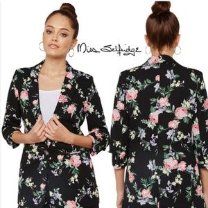 Cute floral jacket!